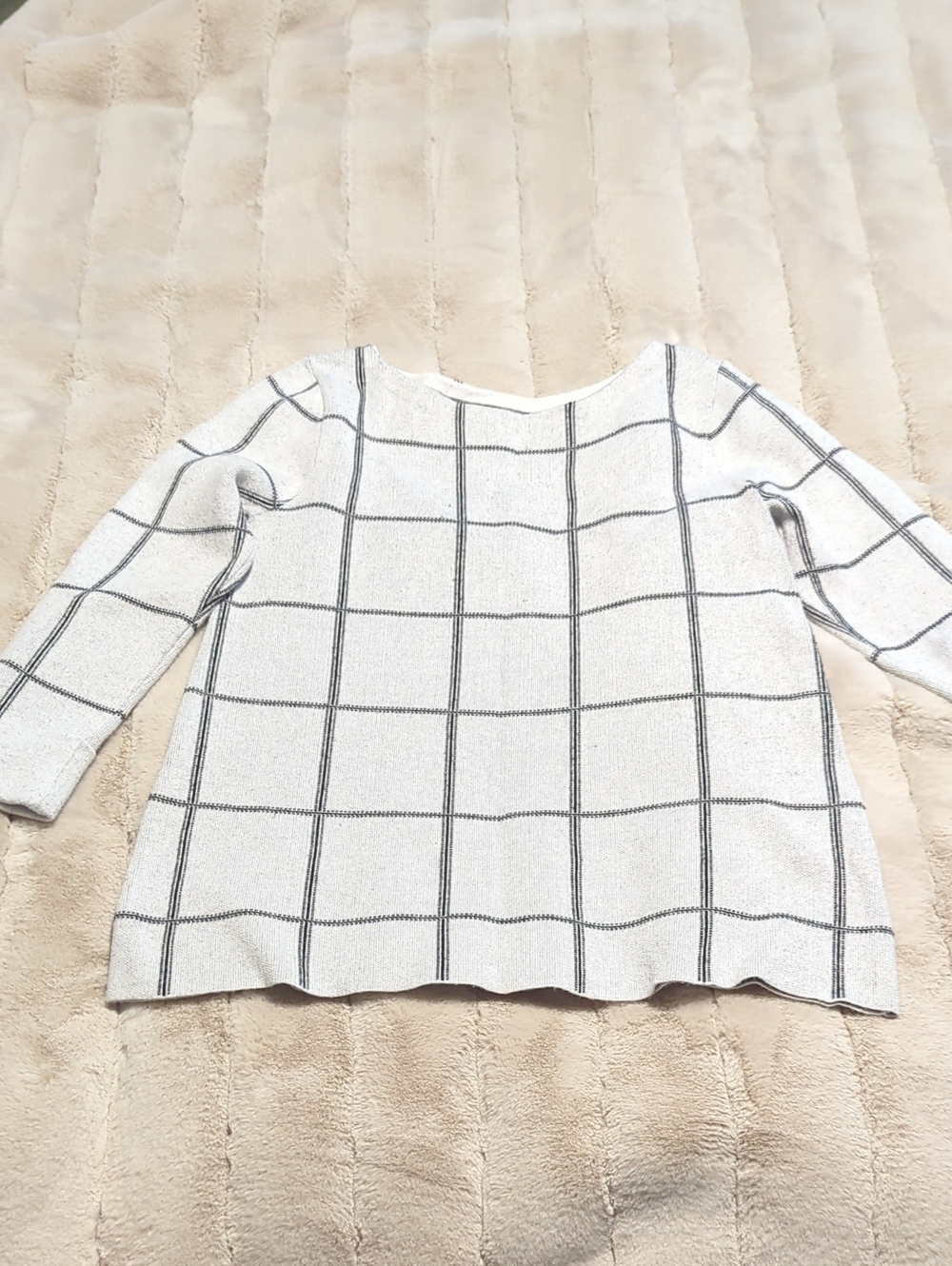 Tahari White Crewneck Sweater with Black Windowpane Grid